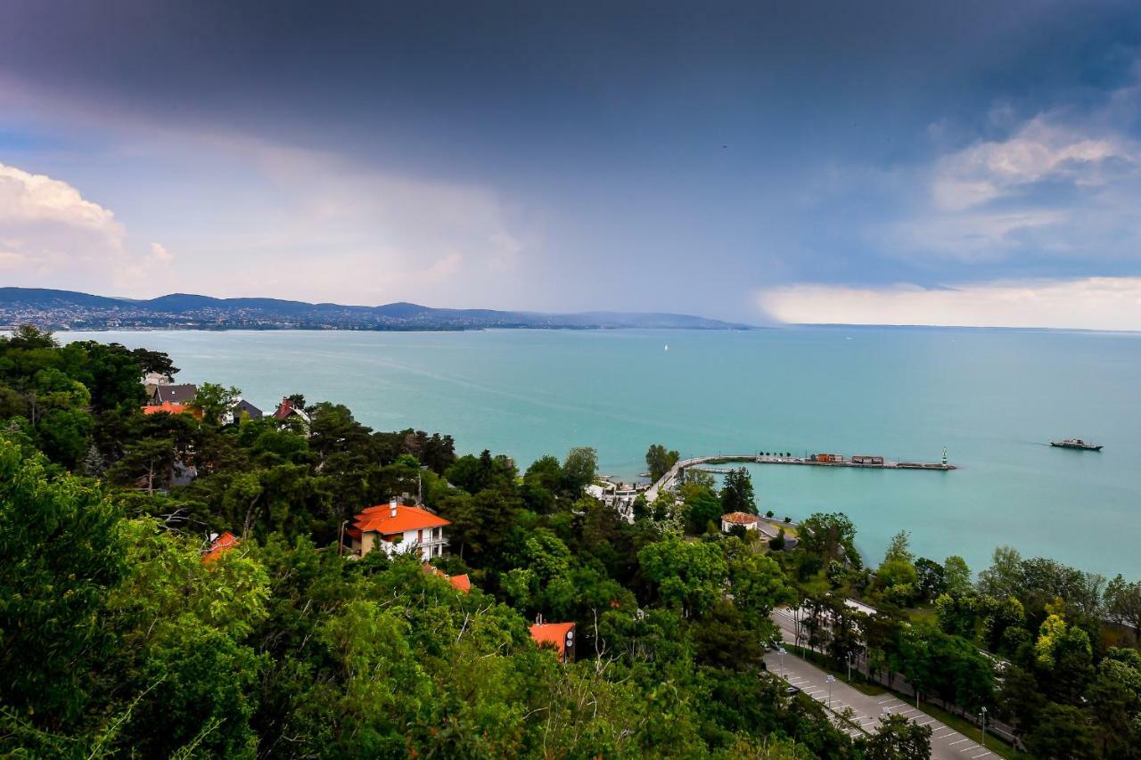 Oliver Lux Tihany Bagian luar foto